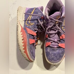 Nike Kyrie 7 Daughters Azurie Lilac Melon Tint Women’s Shoes CQ9326-501 Size 8.5